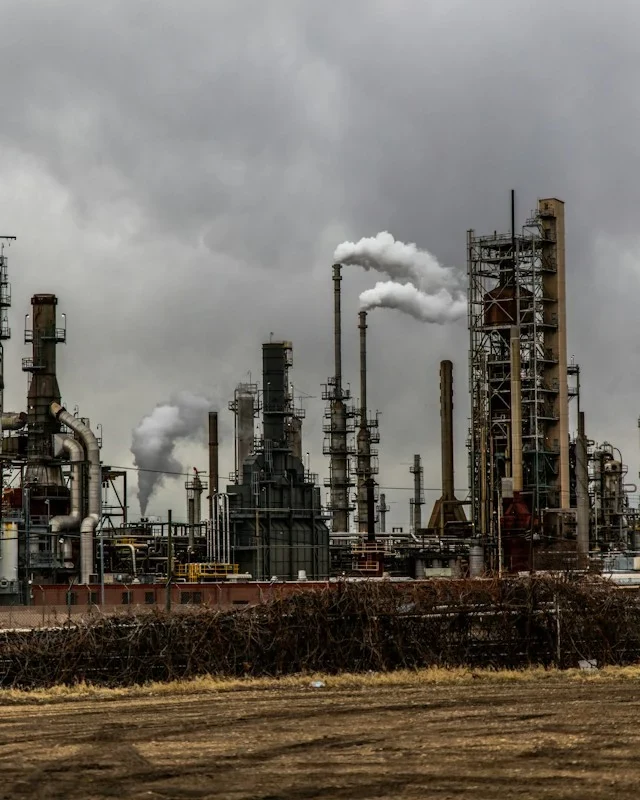 Oil & Gas — illustrative industry photograph